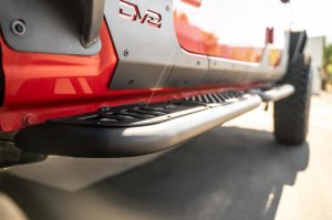 Jeep Gladiator JT Side Steps - DV8 Offroad - OE Plus - Micro-texture black - `20-`23 Jeep Gladiator JT Side Steps - DV8 Offroad - OE Plus - Micro-texture black - `20-`23